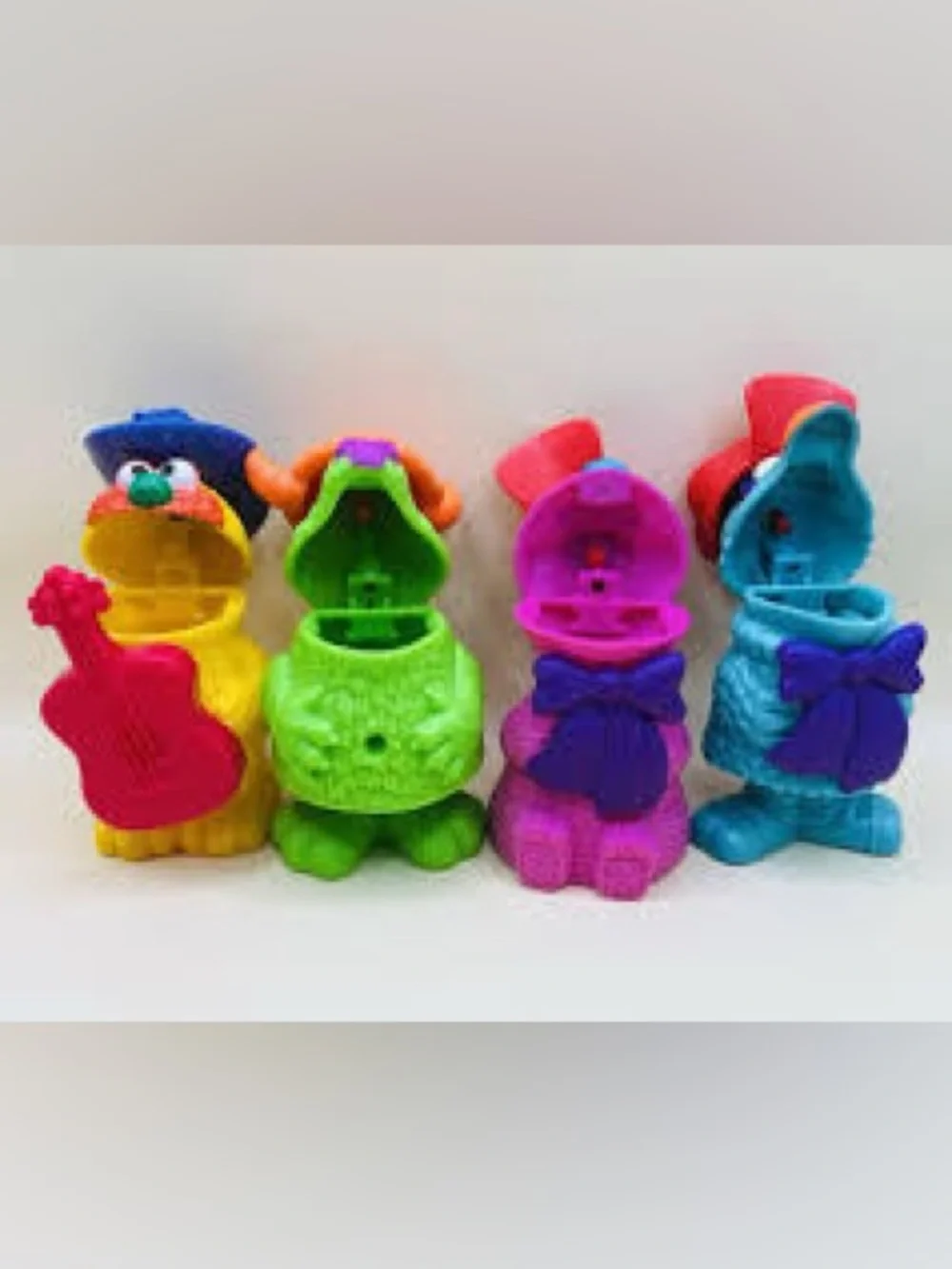 Muppets of 4 Colors Green Pink Blue Yellow